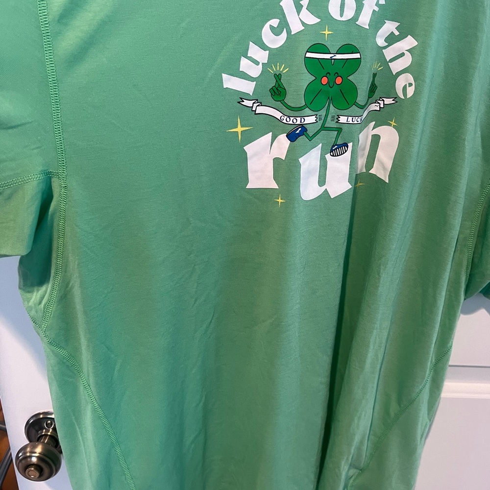 Brooks Luck of the Run Shirt NWOT 🍀 - Picture 2 of 10